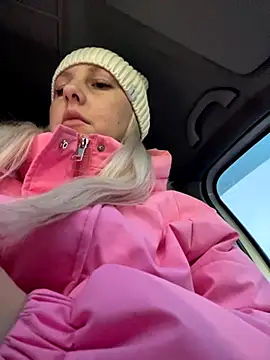 Snapshot of MerlinDave chatting on 11/29/25, 02:03 MerlinDave online show from 11/29/25, 02:03