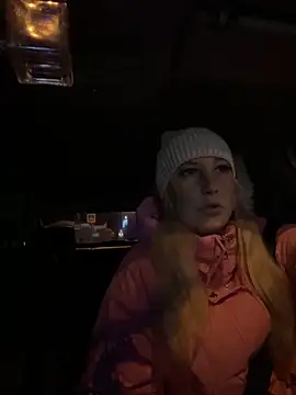 Snapshot of MerlinDave chatting on 12/16/25, 01:43 MerlinDave online show from 12/16/25, 01:43