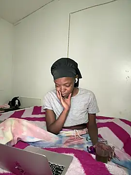 Snapshot of minimama69 chatting on 07/20/26, 03:32 minimama69 online show from 07/20/26, 03:32