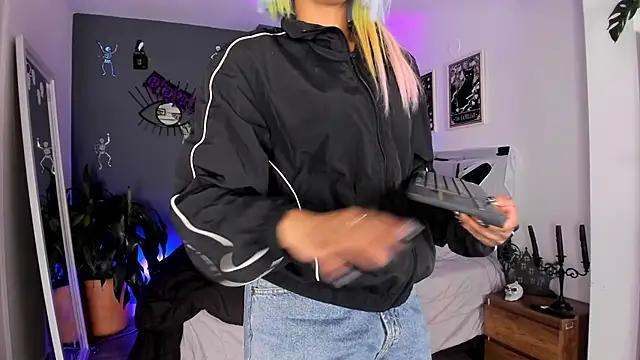 Raven Witch  online show from 10/03/25, 09:23