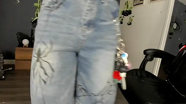 Raven Witch  online show from 03/12/26, 04:57