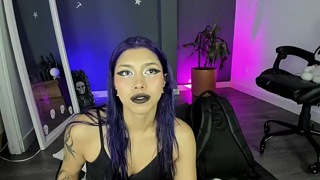 Snapshot of Raven_Witch_ chatting on 07/24/26, 05:44 Raven Witch online show from 07/24/26, 05:44