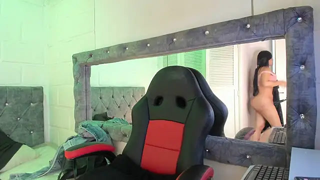 sarajhonson dl online show from 02/25/25, 05:25