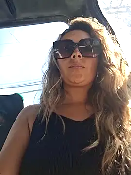 lauramcdowell1 online show from 02/01/25, 02:13