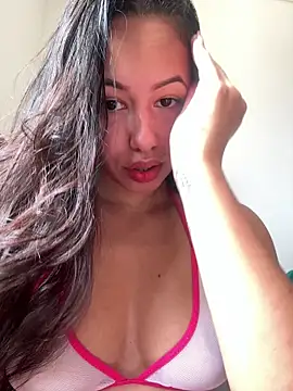 Monica Pimentinha  online show from 03/11/25, 01:12