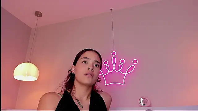 Snapshot of violeth_hill chatting on 01/07/25, 11:45 violeth hill online show from 01/07/25, 11:45