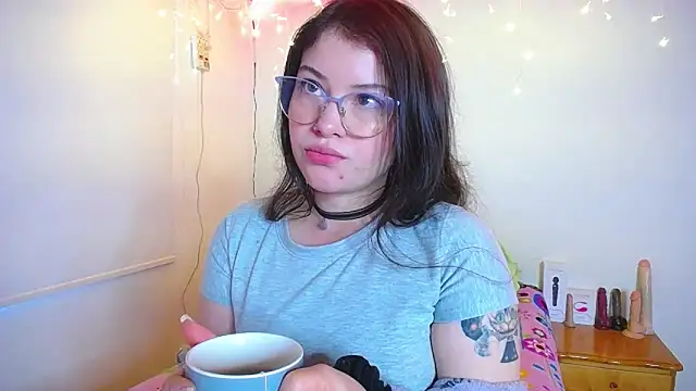 Snapshot of juli05star20 chatting on 01/05/25, 10:08 juli05star20 online show from 01/05/25, 10:08