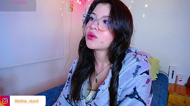 Snapshot of juli05star20 chatting on 01/25/25, 01:32 juli05star20 online show from 01/25/25, 01:32