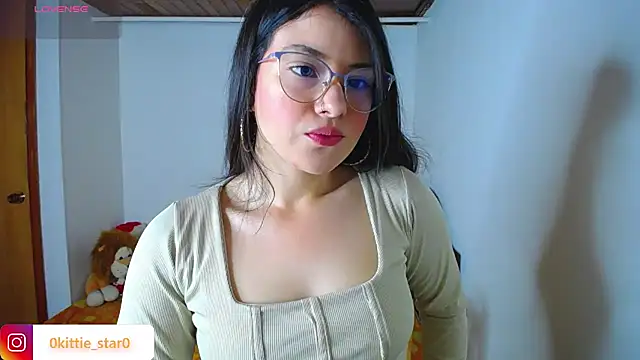 Snapshot of juli05star20 chatting on 02/21/25, 01:00 juli05star20 online show from 02/21/25, 01:00