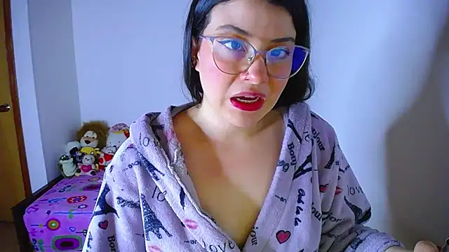 Snapshot of juli05star20 chatting on 09/11/25, 02:22 juli05star20 online show from 09/11/25, 02:22