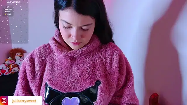 juli05star20 online show from 11/15/25, 01:58