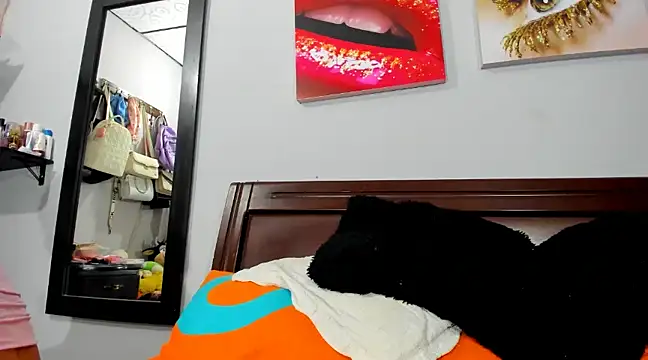 Snapshot of aleziiacam chatting on 12/15/24, 03:34 aleziiacam online show from 12/15/24, 03:34