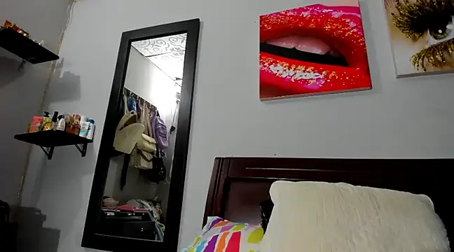 Snapshot of aleziiacam chatting on 12/24/24, 04:33 aleziiacam online show from 12/24/24, 04:33