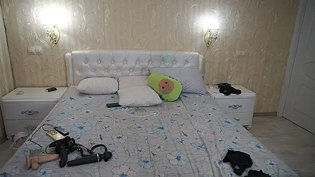 LunaaMayy online show from 04/21/26, 02:51