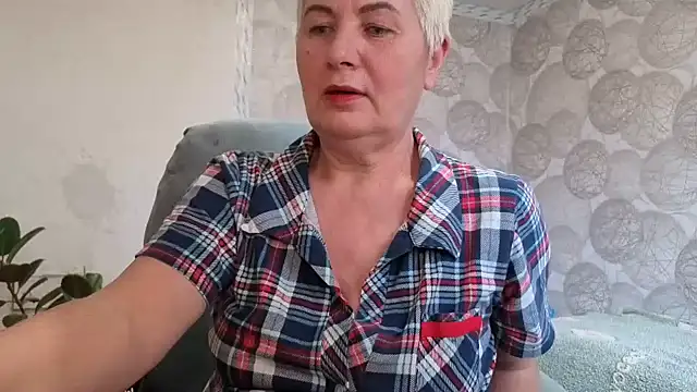 NicoleOlla online show from 11/10/25, 07:40