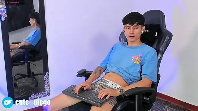 Snapshot of cute_diego_ chatting on 12/10/24, 11:19 cute diego online show from 12/10/24, 11:19