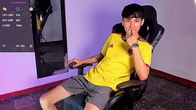 Snapshot of cute_diego_ chatting on 01/24/25, 07:19 cute diego online show from 01/24/25, 07:19