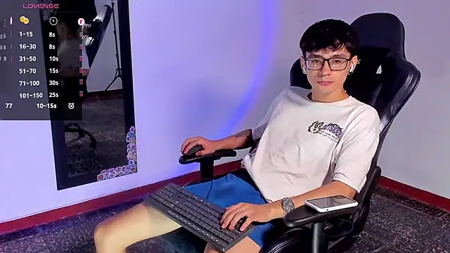 Snapshot of cute_diego_ chatting on 02/12/25, 11:51 cute diego online show from 02/12/25, 11:51