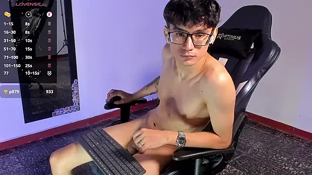 Snapshot of cute_diego_ chatting on 02/13/25, 02:56 cute diego online show from 02/13/25, 02:56