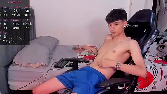 Snapshot of cute_diego_ chatting on 11/15/25, 11:32 cute diego online show from 11/15/25, 11:32