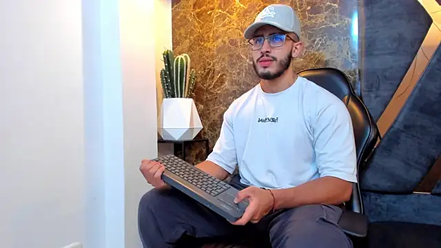 Liam Kleiin online show from 09/21/25, 03:24