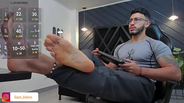 Liam Kleiin online show from 10/24/25, 11:28