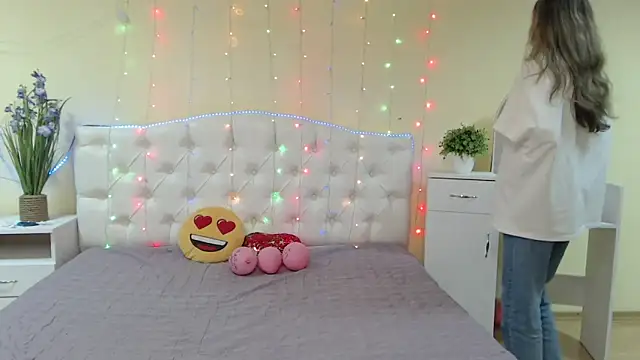 TinaRedly online show from 01/28/25, 12:57