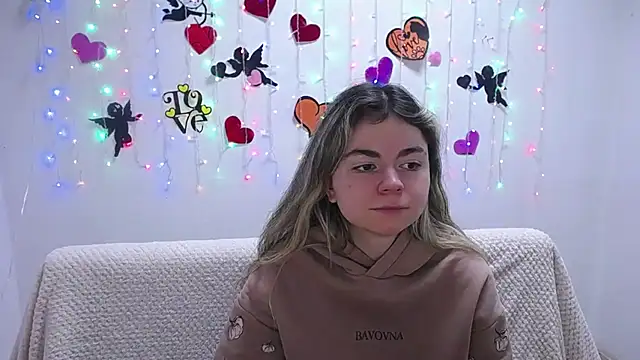 TinaRedly online show from 02/17/25, 06:59