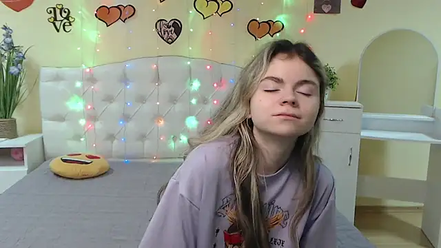 TinaRedly online show from 02/18/25, 04:15