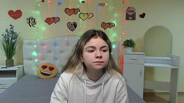 TinaRedly online show from 03/05/25, 06:34