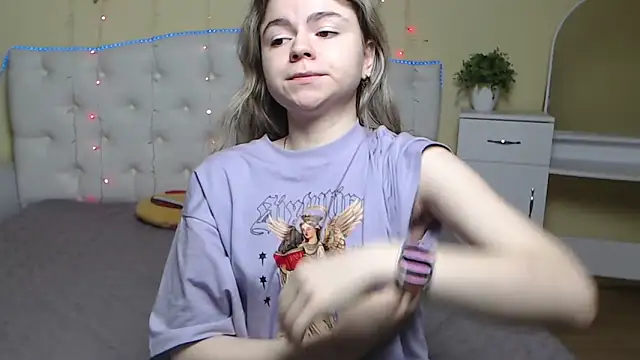 TinaRedly online show from 03/23/25, 12:47