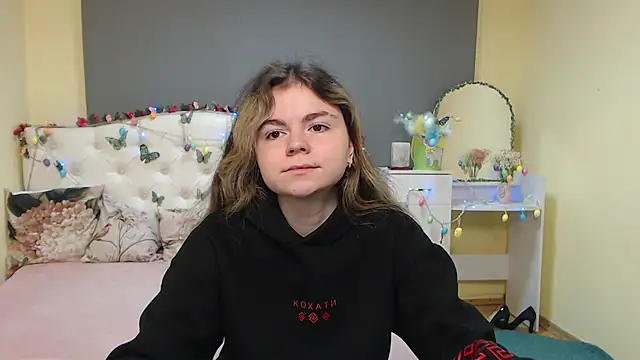 TinaRedly online show from 03/31/26, 06:14