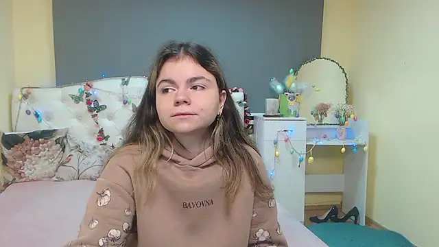 TinaRedly online show from 04/11/26, 05:34