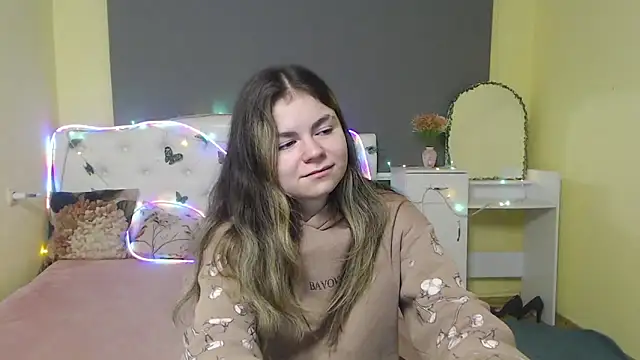 TinaRedly online show from 04/23/26, 06:58