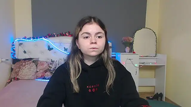 TinaRedly online show from 04/29/26, 06:03
