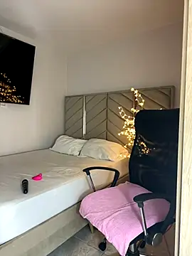 kellya  online show from 10/31/25, 11:17