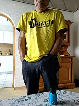 bottomhairy online show from 11/26/25, 10:16