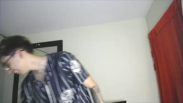 Snapshot of _Thomas_hot_ chatting on 12/19/24, 11:03  Thomas hot  online show from 12/19/24, 11:03