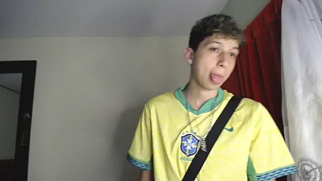 Snapshot of _Thomas_hot_ chatting on 12/22/24, 05:10  Thomas hot  online show from 12/22/24, 05:10