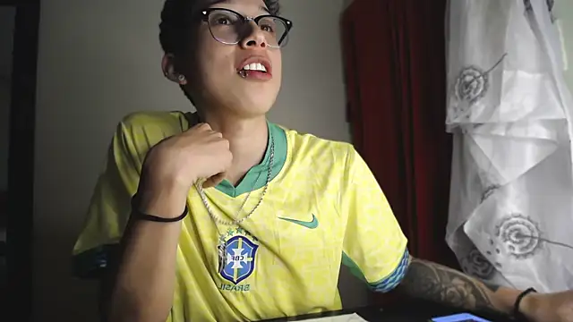 Snapshot of _Thomas_hot_ chatting on 12/22/24, 08:14  Thomas hot  online show from 12/22/24, 08:14