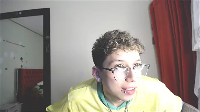 Snapshot of _Thomas_hot_ chatting on 12/22/24, 11:20  Thomas hot  online show from 12/22/24, 11:20