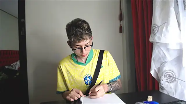 Snapshot of _Thomas_hot_ chatting on 12/26/24, 06:33  Thomas hot  online show from 12/26/24, 06:33