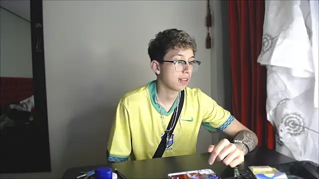 Snapshot of _Thomas_hot_ chatting on 12/26/24, 09:37  Thomas hot  online show from 12/26/24, 09:37