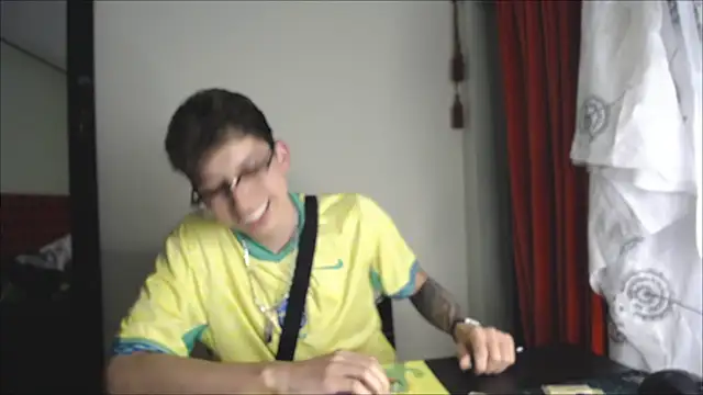 Snapshot of _Thomas_hot_ chatting on 12/27/24, 12:39  Thomas hot  online show from 12/27/24, 12:39