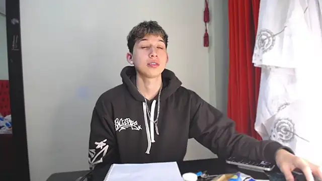 Snapshot of _Thomas_hot_ chatting on 12/29/24, 07:00  Thomas hot  online show from 12/29/24, 07:00