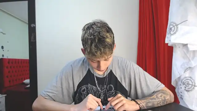 Snapshot of _Thomas_hot_ chatting on 12/31/24, 06:05  Thomas hot  online show from 12/31/24, 06:05