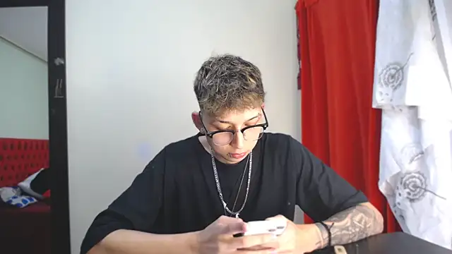 Snapshot of _Thomas_hot_ chatting on 01/02/25, 08:02  Thomas hot  online show from 01/02/25, 08:02