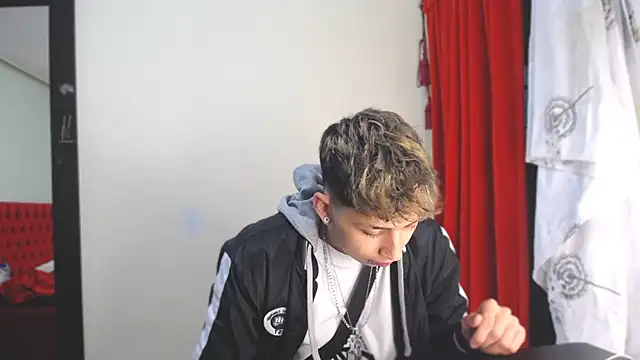 Snapshot of _Thomas_hot_ chatting on 01/08/25, 05:59  Thomas hot  online show from 01/08/25, 05:59