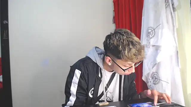 Snapshot of _Thomas_hot_ chatting on 01/08/25, 09:00  Thomas hot  online show from 01/08/25, 09:00