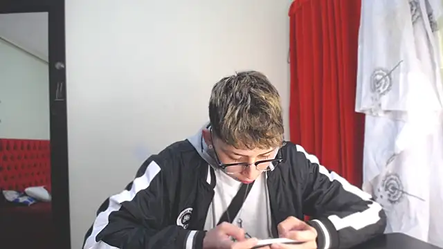 Snapshot of _Thomas_hot_ chatting on 01/08/25, 04:11  Thomas hot  online show from 01/08/25, 04:11